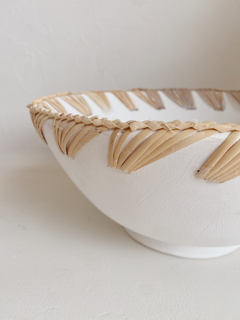 LUA CLAY BOWL WHITE - RATTAN WEAVE