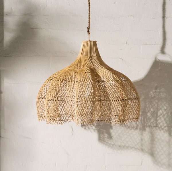 SCALLOPED PENDANT