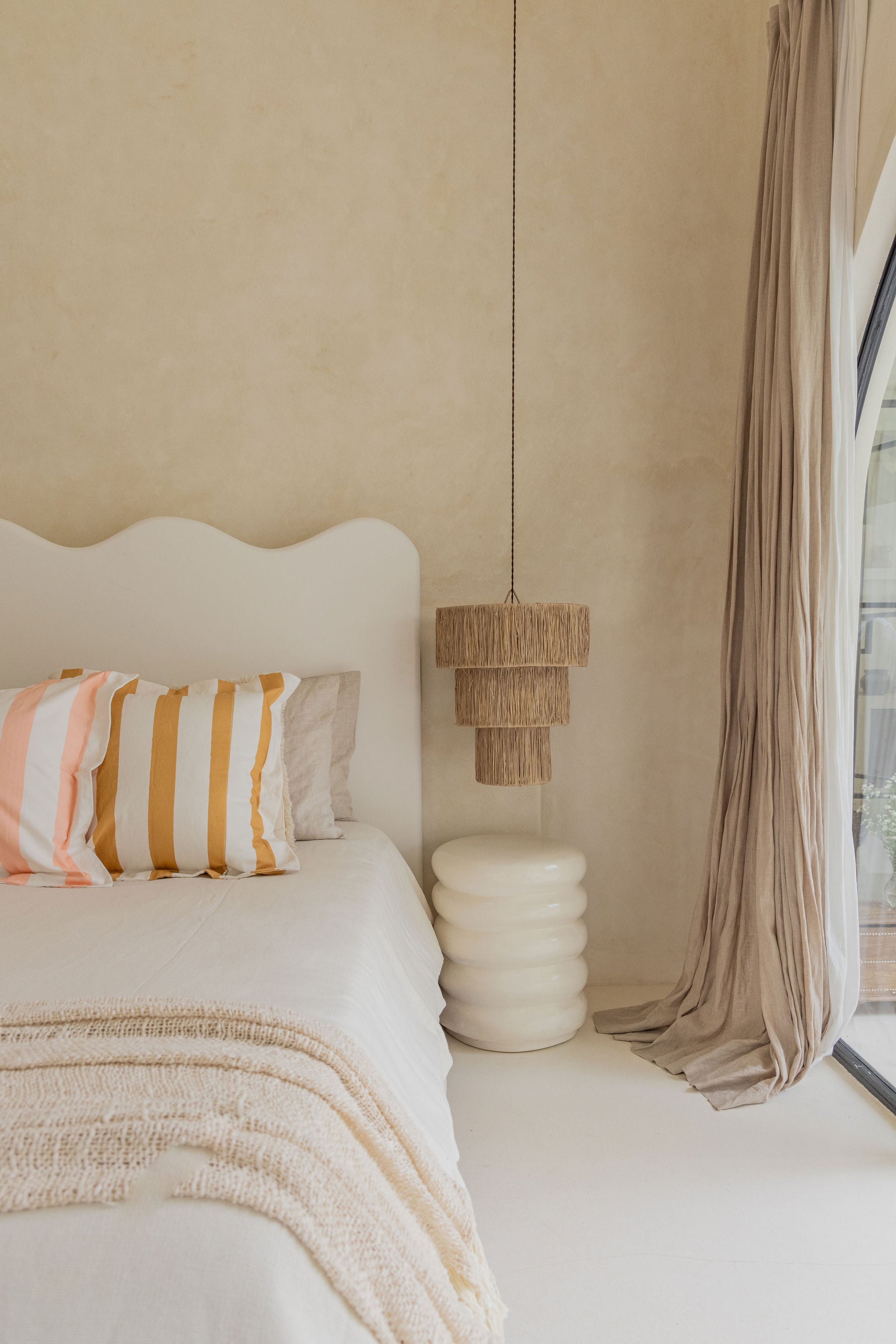 THE WAVY RENDERED BED HEAD HELLO TRADER